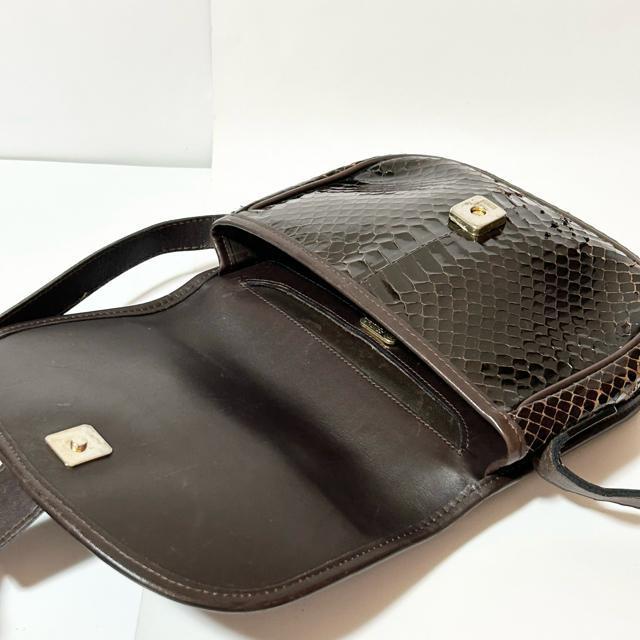 FENDI フェンディ パイソン型押し カーフ レザー ショルダー バッグ ブラウン ロゴ型押し < ブランド FENDI フェンディ パイソン型押し カーフ レザー ショルダー バッグ ブラウン ロゴ型押し < ブランドの