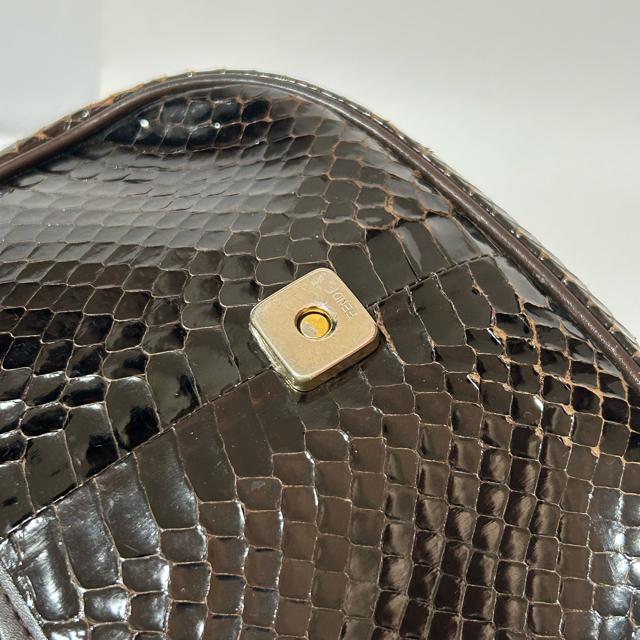 FENDI フェンディ パイソン型押し カーフ レザー ショルダー バッグ ブラウン ロゴ型押し < ブランド FENDI フェンディ パイソン型押し カーフ レザー ショルダー バッグ ブラウン ロゴ型押し < ブランドの