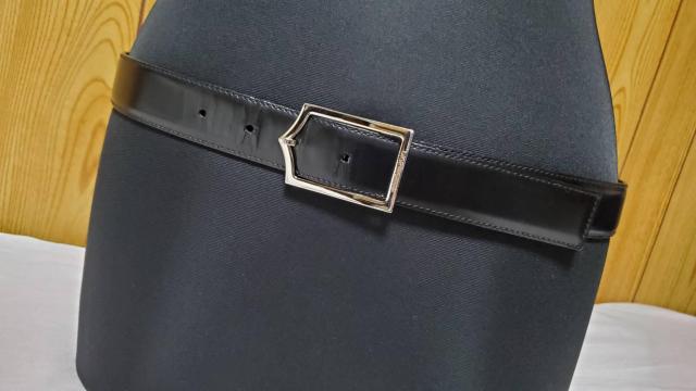 正規美 レア ディオールオム シャイニーDバックル ミニマル レザーベルト 黒 85 28 クラシック スーツ◯デニム < ブランド  正規美 レア ディオールオム シャイニーDバックル ミニマル レザーベルト 黒 85 28 クラシック スーツ◯デニム < ブランドの