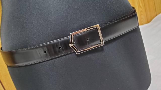 正規美 レア ディオールオム シャイニーDバックル ミニマル レザーベルト 黒 85 28 クラシック スーツ◯デニム < ブランド  正規美 レア ディオールオム シャイニーDバックル ミニマル レザーベルト 黒 85 28 クラシック スーツ◯デニム < ブランドの