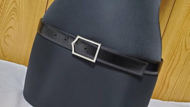 正規美 レア ディオールオム シャイニーDバックル ミニマル レザーベルト 黒 85 28 クラシック スーツ◯デニム < ブランド  正規美 レア ディオールオム シャイニーDバックル ミニマル レザーベルト 黒 85 28 クラシック スーツ◯デニム < ブランドの