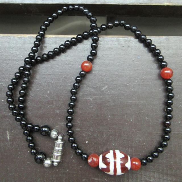 *四線虎牙天珠*オニキスxカーネリアンネックレス 天然石 パワーストーン < 女性アクセサリー/時計 *四線虎牙天珠*オニキスxカーネリアンネックレス 天然石 パワーストーン < 女性アクセサリー/時計の