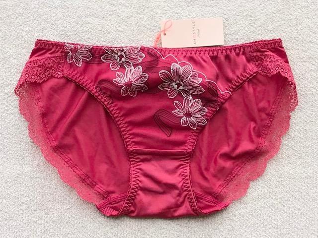 Triumph AMOSTYLE V[c MTCY ԎhJ bh  