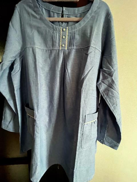 LLサイズ!ライトデニム調柄!ブルー系水色!色合い!両サイド!ポケット付き!長袖チュニック!新品タグ付き! < 女性ファッション  LLサイズ!ライトデニム調柄!ブルー系水色!色合い!両サイド!ポケット付き!長袖チュニック!新品タグ付き!  < 女性ファッションの