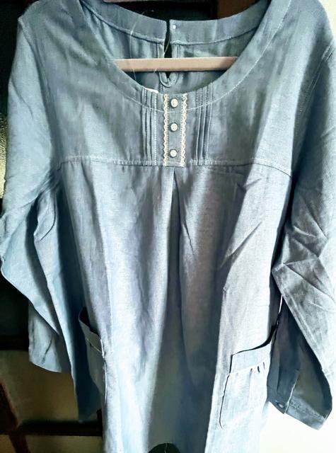 LLサイズ!ライトデニム調柄!ブルー系水色!色合い!両サイド!ポケット付き!長袖チュニック!新品タグ付き! < 女性ファッション  LLサイズ!ライトデニム調柄!ブルー系水色!色合い!両サイド!ポケット付き!長袖チュニック!新品タグ付き! < 女性ファッションの