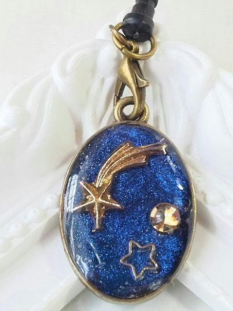 宇宙と流れ星のイヤホンジャック  レジン  ハンドメイド < 女性ファッション  宇宙と流れ星のイヤホンジャック  レジン  ハンドメイド < 女性ファッションの