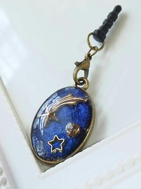 宇宙と流れ星のイヤホンジャック  レジン  ハンドメイド < 女性ファッション  宇宙と流れ星のイヤホンジャック  レジン  ハンドメイド < 女性ファッションの