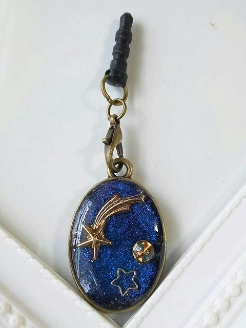 宇宙と流れ星のイヤホンジャック  レジン  ハンドメイド < 女性ファッション  宇宙と流れ星のイヤホンジャック  レジン  ハンドメイド < 女性ファッションの