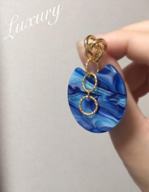 マーブルチェーン デザインピアス【新品】ブルー×ゴールド < 女性アクセサリー/時計 マーブルチェーン デザインピアス【新品】ブルー×ゴールド < 女性アクセサリー/時計の