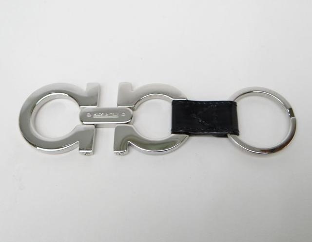 フェラガモ ガンチーニ キーリング キーホルダー シルバー<美品>送料無料 < ブランド フェラガモ ガンチーニ キーリング キーホルダー シルバー<美品>送料無料 < ブランドの