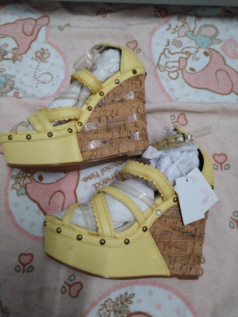 LIZ LISAEFbW\[T_  uh 