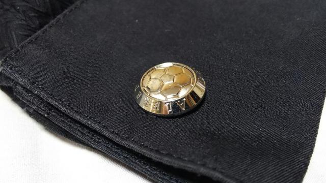正規良 限定 アルフレッドダンヒル AD サッカーボールモチーフ SVカフス サークルロゴボタン シルバー カフリンクス 付属品有 < ブランド  正規良 限定 アルフレッドダンヒル AD サッカーボールモチーフ SVカフス サークルロゴボタン シルバー カフリンクス 付属品有 < ブランドの