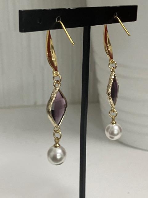 ハンドメイド フレームガラスとパールビーズのピアス パープル < 女性ファッション  ハンドメイド フレームガラスとパールビーズのピアス パープル < 女性ファッションの