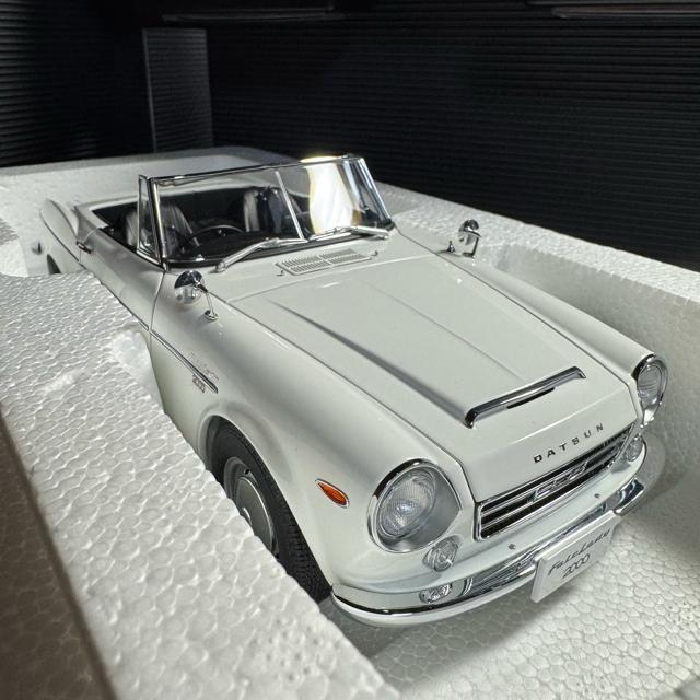 未展示品 オートアート 1/18 ダットサン フェアレディ 2000 SR311 < ホビー  未展示品 オートアート 1/18 ダットサン フェアレディ 2000 SR311  < ホビーの