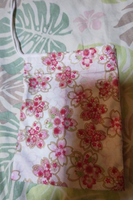 ★新柄白×金彩桜吹雪和柄ナナメ掛巾着袋 < キッズ/ベビー  ★新柄白×金彩桜吹雪和柄ナナメ掛巾着袋  < キッズ/ベビーの