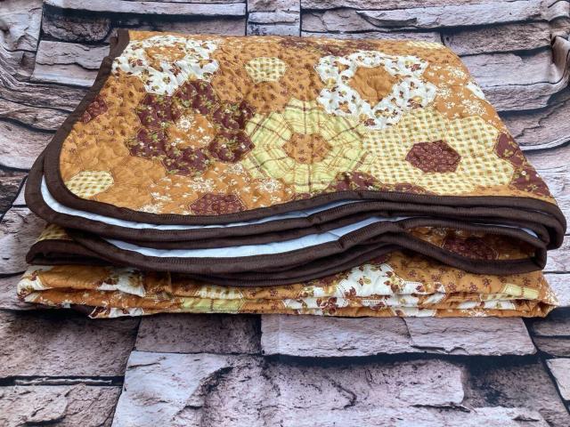 送料無料!オールシーズン対応!色んな場面で使えて便利!正方形キルト 4隅ゴム付き マルチマット1枚 < インテリア/ライフ 送料無料!オールシーズン対応!色んな場面で使えて便利!正方形キルト 4隅ゴム付き マルチマット1枚 < インテリア/ライフの