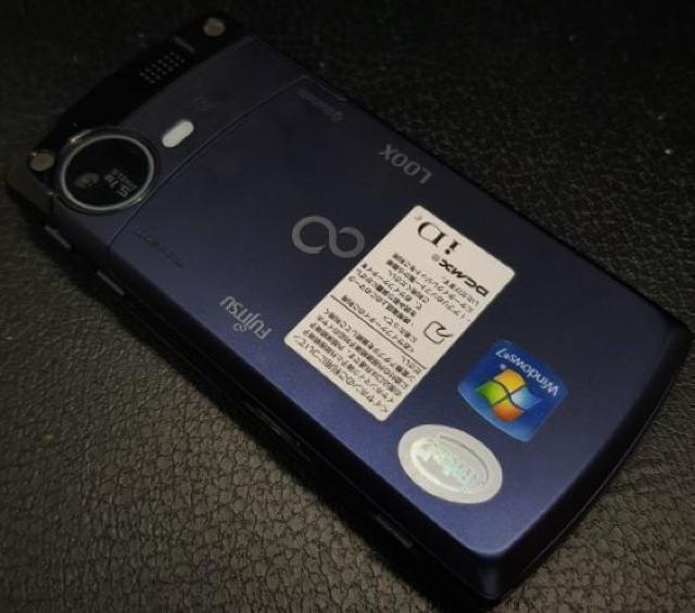 docomo F-07C Windows 7�P�[�^�C �� �Ɠd/AV�� 