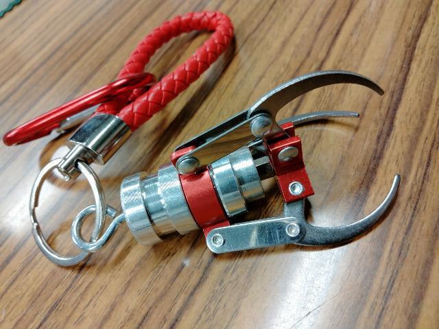 クレーンゲーム爪アーム ミニ キーホルダー < 男性ファッション  クレーンゲーム爪アーム ミニ キーホルダー < 男性ファッションの