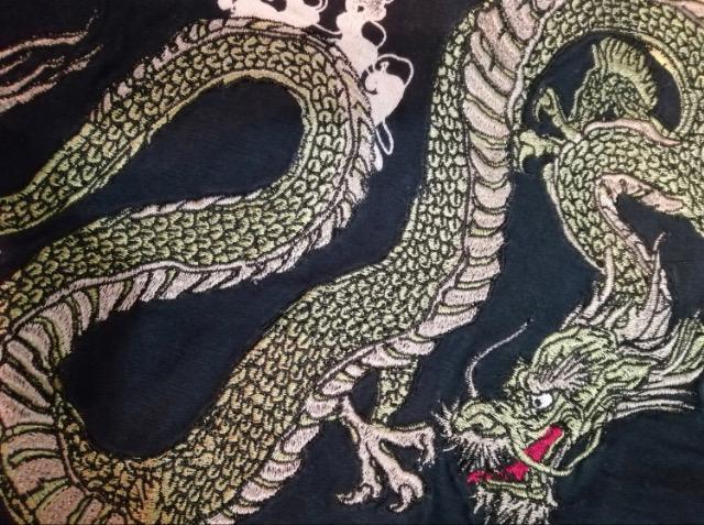 品薄★美品ドラゴン プルオーバー刺繍人気アイテムオシャレ品薄レア大活躍ブラック < 男性ファッション  品薄★美品ドラゴン プルオーバー刺繍人気アイテムオシャレ品薄レア大活躍ブラック < 男性ファッションの