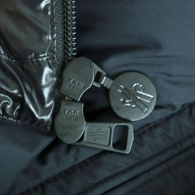 MONCLER モンクレール MAURES モーレス ラバーワッペン ロゴ ダブルジップ ダウンジャケット/メンズ/2☆新作モデル < ブランド MONCLER モンクレール MAURES モーレス ラバーワッペン ロゴ ダブルジップ ダウンジャケット/メンズ/2☆新作モデル < ブランドの