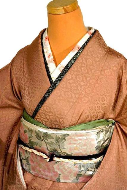 【最高峰】新品同様 ときがら茶色 飾花地紋 1つ紋 色無地 身丈161.5cm 裄丈64.5cm T3459 < 女性ファッション  【最高峰】新品同様 ときがら茶色 飾花地紋 1つ紋 色無地 身丈161.5cm 裄丈64.5cm T3459 < 女性ファッションの