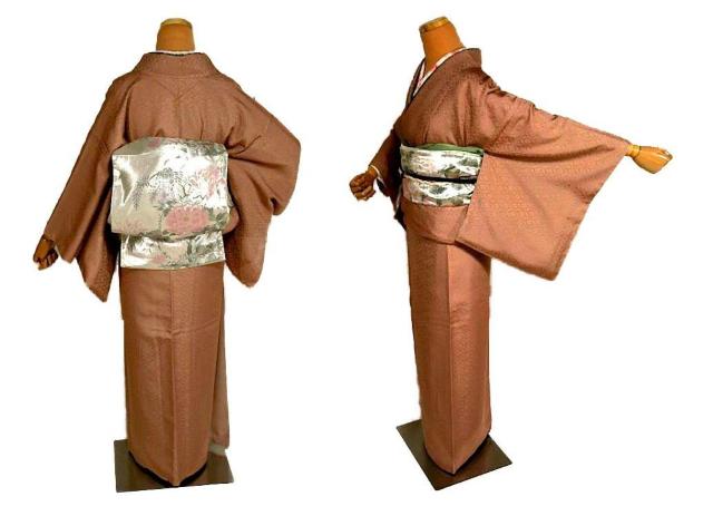 【最高峰】新品同様 ときがら茶色 飾花地紋 1つ紋 色無地 身丈161.5cm 裄丈64.5cm T3459 < 女性ファッション  【最高峰】新品同様 ときがら茶色 飾花地紋 1つ紋 色無地 身丈161.5cm 裄丈64.5cm T3459 < 女性ファッションの