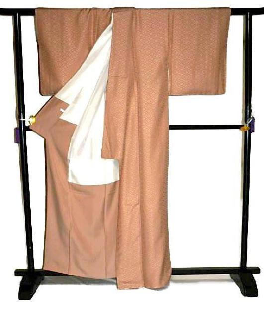 【最高峰】新品同様 ときがら茶色 飾花地紋 1つ紋 色無地 身丈161.5cm 裄丈64.5cm T3459 < 女性ファッション  【最高峰】新品同様 ときがら茶色 飾花地紋 1つ紋 色無地 身丈161.5cm 裄丈64.5cm T3459 < 女性ファッションの