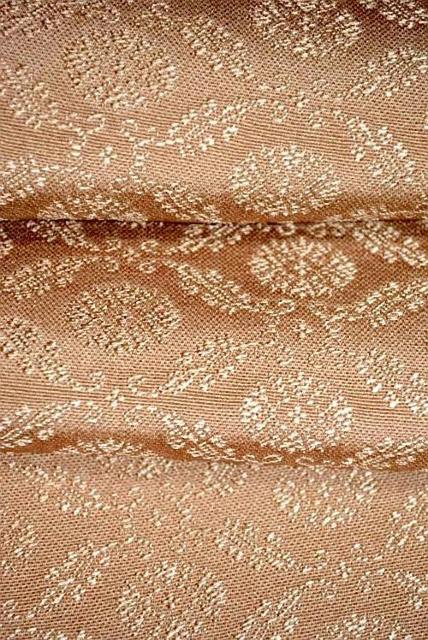 【最高峰】新品同様 ときがら茶色 飾花地紋 1つ紋 色無地 身丈161.5cm 裄丈64.5cm T3459 < 女性ファッション  【最高峰】新品同様 ときがら茶色 飾花地紋 1つ紋 色無地 身丈161.5cm 裄丈64.5cm T3459 < 女性ファッションの