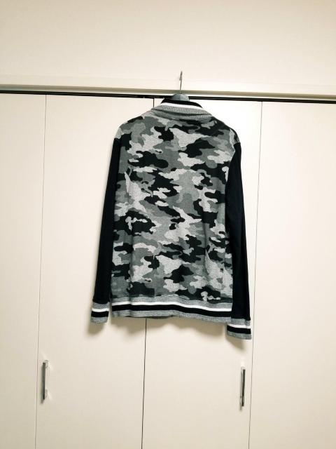 ILLS モノトーンカモフラ×黒 スウェット ブルゾン スタジャン XL < 男性ファッション  ILLS モノトーンカモフラ×黒 スウェット ブルゾン スタジャン XL < 男性ファッションの