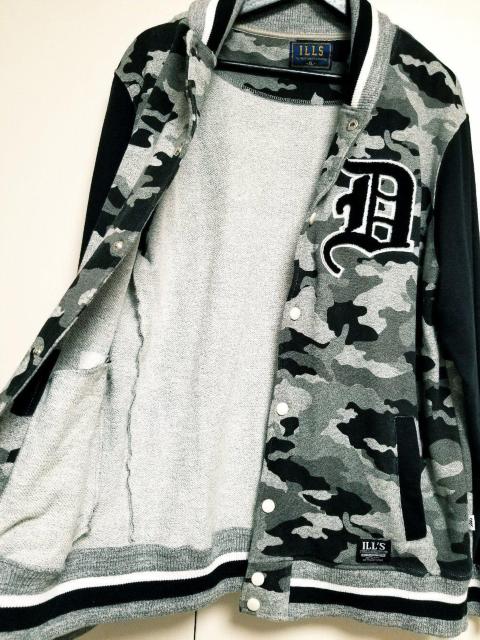 ILLS モノトーンカモフラ×黒 スウェット ブルゾン スタジャン XL < 男性ファッション  ILLS モノトーンカモフラ×黒 スウェット ブルゾン スタジャン XL < 男性ファッションの