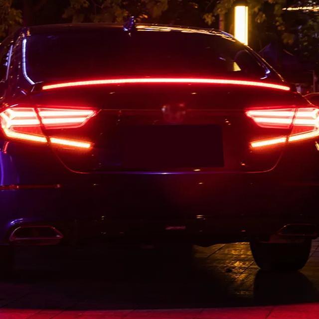 汎用リアスポイラー【多機能LEDランプ付】カーボンデザイン汎用スポイラーLED付リアスポイラー ブレーキ スモール ウィンカー連動 < 自動車/バイク 汎用リアスポイラー【多機能LEDランプ付】カーボンデザイン汎用スポイラーLED付リアスポイラー ブレーキ スモール ウィンカー連動 < 自動車/バイク