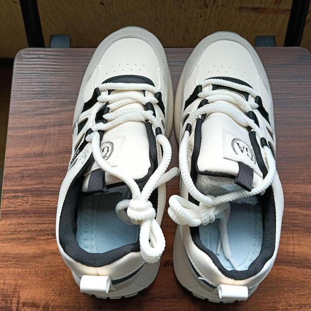 新品 24cm レディース スニーカー グレー シューズ 靴 カジュアル < 女性ファッション  新品 24cm レディース スニーカー グレー シューズ 靴 カジュアル < 女性ファッションの