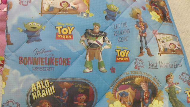 トイストーリルームマット100×100p 正方形 < ホビー  トイストーリルームマット100×100p 正方形 < ホビーの