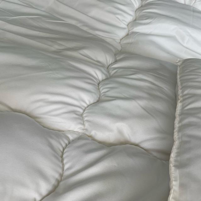 目玉商品☆エステル生成り掛け布団☆シングルロングサイズ☆オールシーズン対応☆150×210cm☆8ヶ所紐付き☆1.5kg < インテリア/ライフ  目玉商品☆エステル生成り掛け布団☆シングルロングサイズ☆オールシーズン対応☆150×210cm☆8ヶ所紐付き☆1.5kg < インテリア/ライフの