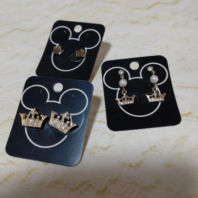 ゴールド色王冠モチーフピアス3点セット < 女性アクセサリー/時計  ゴールド色王冠モチーフピアス3点セット  < 女性アクセサリー/時計の