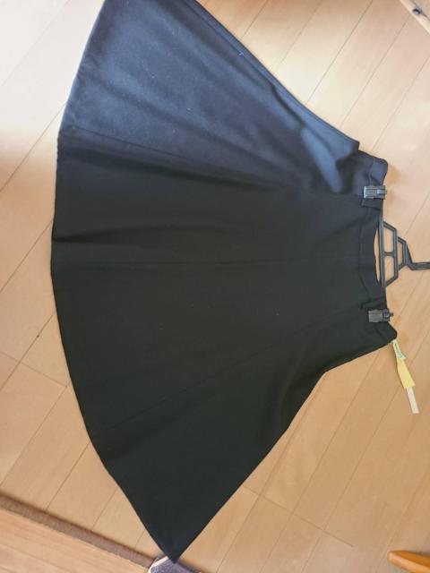 超激レア 新同。 DOLCE&GABBANAフレアスカート。黒。 半端ない綺麗なライン。細身ライン。 サイコ ヽ( ・∀・)ノ < ブランド 超激レア 新同。 DOLCE&GABBANAフレアスカート。黒。 半端ない綺麗なライン。細身ライン。 サイコ ヽ( ・∀・)ノ < ブランドの