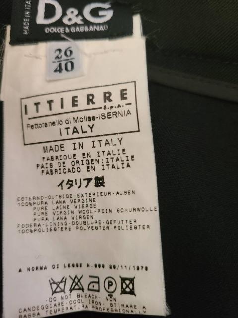 超激レア 新同。 DOLCE&GABBANAフレアスカート。黒。 半端ない綺麗なライン。細身ライン。 サイコ ヽ( ・∀・)ノ < ブランド 超激レア 新同。 DOLCE&GABBANAフレアスカート。黒。 半端ない綺麗なライン。細身ライン。 サイコ ヽ( ・∀・)ノ < ブランドの