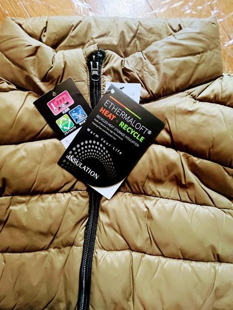 Mサイズ!高貴紳士的!光発熱!撥水加工!リサイクルわた使用!中綿ベスト!ベージュ系色合い!新品タグ付き! < 男性ファッション  Mサイズ!高貴紳士的!光発熱!撥水加工!リサイクルわた使用!中綿ベスト!ベージュ系色合い!新品タグ付き! < 男性ファッションの