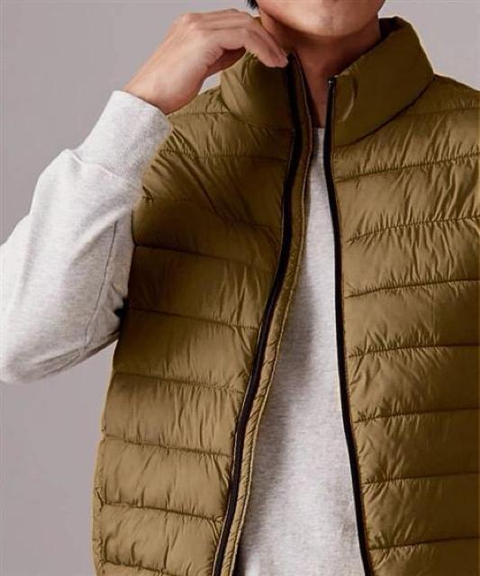 Mサイズ!高貴紳士的!光発熱!撥水加工!リサイクルわた使用!中綿ベスト!ベージュ系色合い!新品タグ付き! < 男性ファッション  Mサイズ!高貴紳士的!光発熱!撥水加工!リサイクルわた使用!中綿ベスト!ベージュ系色合い!新品タグ付き! < 男性ファッションの