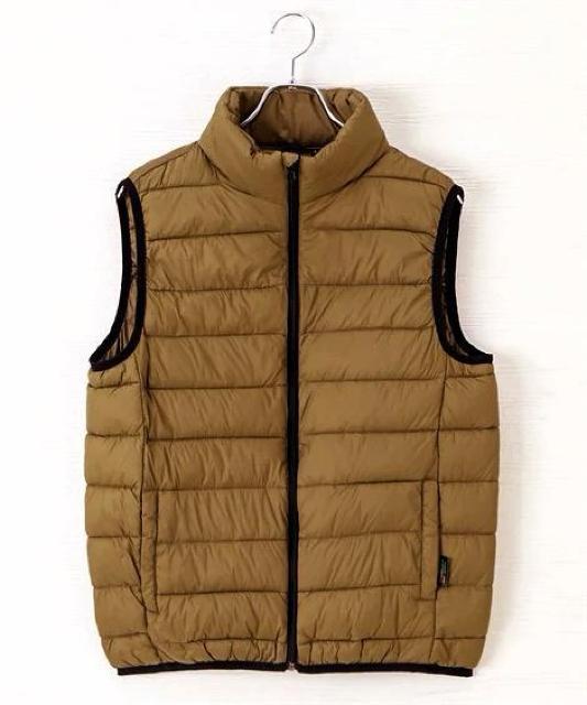 Mサイズ!高貴紳士的!光発熱!撥水加工!リサイクルわた使用!中綿ベスト!ベージュ系色合い!新品タグ付き! < 男性ファッション  Mサイズ!高貴紳士的!光発熱!撥水加工!リサイクルわた使用!中綿ベスト!ベージュ系色合い!新品タグ付き! < 男性ファッションの