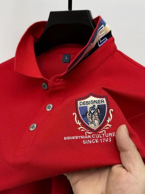 爆ヤス価格1490円★メンズシャツ エレガントプレイヤーエンブレム&デザイナーテキスト半袖 USAサイズM(日本サイズXL相当)赤 < 男性ファッション  爆ヤス価格1490円★メンズシャツ エレガントプレイヤーエンブレム&デザイナーテキスト半袖 USAサイズM(日本サイズXL相当)赤  < 男性ファッションの