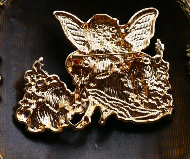 新品アンティーク調かわいいフェアリー妖精と犬ブローチ 水色系 < 女性アクセサリー/時計 新品アンティーク調かわいいフェアリー妖精と犬ブローチ 水色系 < 女性アクセサリー/時計の