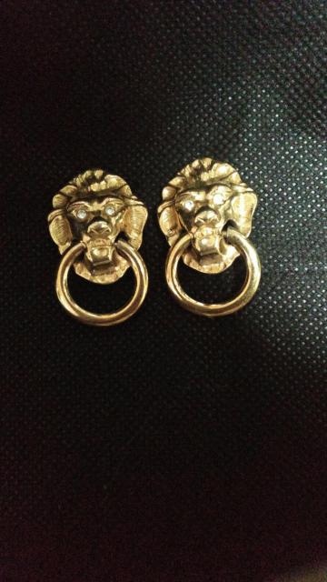 エイボン ライオンドアノッカーイヤリング 中古品 < 女性アクセサリー/時計 エイボン ライオンドアノッカーイヤリング 中古品 < 女性アクセサリー/時計の