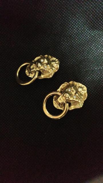 エイボン ライオンドアノッカーイヤリング 中古品 < 女性アクセサリー/時計 エイボン ライオンドアノッカーイヤリング 中古品 < 女性アクセサリー/時計の