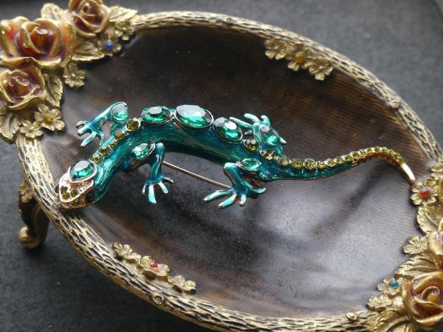 新品アンティーク調きらきらストーン エナメル蜥蜴トカゲ ブローチ < 女性アクセサリー/時計  新品アンティーク調きらきらストーン エナメル蜥蜴トカゲ ブローチ < 女性アクセサリー/時計の