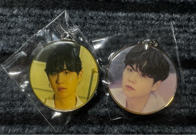 BTS SUGA フォトキーホルダー2個 < タレントグッズ BTS SUGA フォトキーホルダー2個 < タレントグッズの