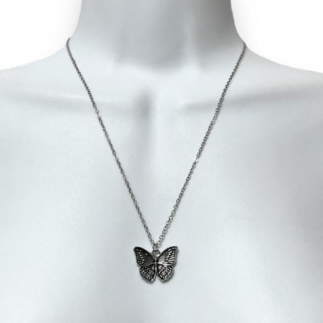 【新品】バタフライデザインネックレス☆蝶々 < 女性アクセサリー/時計  【新品】バタフライデザインネックレス☆蝶々 < 女性アクセサリー/時計の