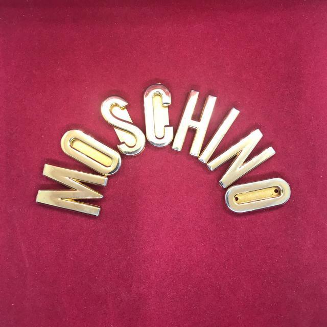 A XL[m MOSCHINOS xg`[ 8_ Ǖi   uh 