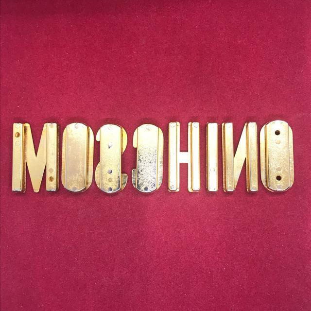 A XL[m MOSCHINOS xg`[ 8_ Ǖi  uh 