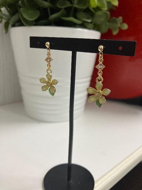 ハンドメイド 花のチャームを使用したピアス < 女性ファッション  ハンドメイド 花のチャームを使用したピアス < 女性ファッションの